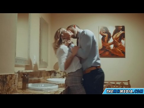 ❤️ Rehefa mamitaka anao ao amin'ny trano fidiovana ho an'ny besinimaro ny blonde be busty ❤ Analy pôrnôgrafia aminay ❤